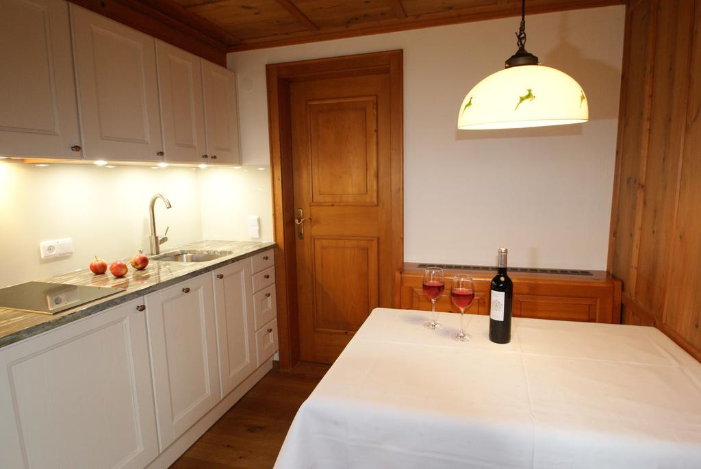 Haus Landbrugg Apartman Lech am Arlberg Szoba fotó